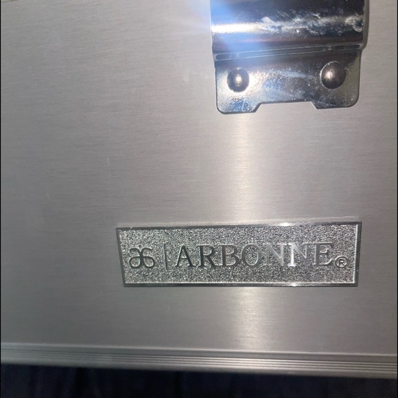 Cosmetic trunk- Cosmetic artist Arbonne Hard-case Tote - Picture 3 of 15